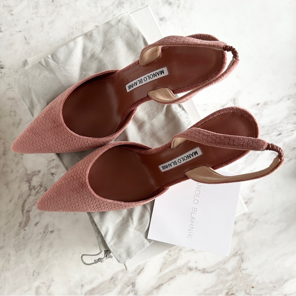 MANOLO BLAHNIK Carolyne Textured Suede Mid-Heel Slingback Pump in Pink (Size 38)